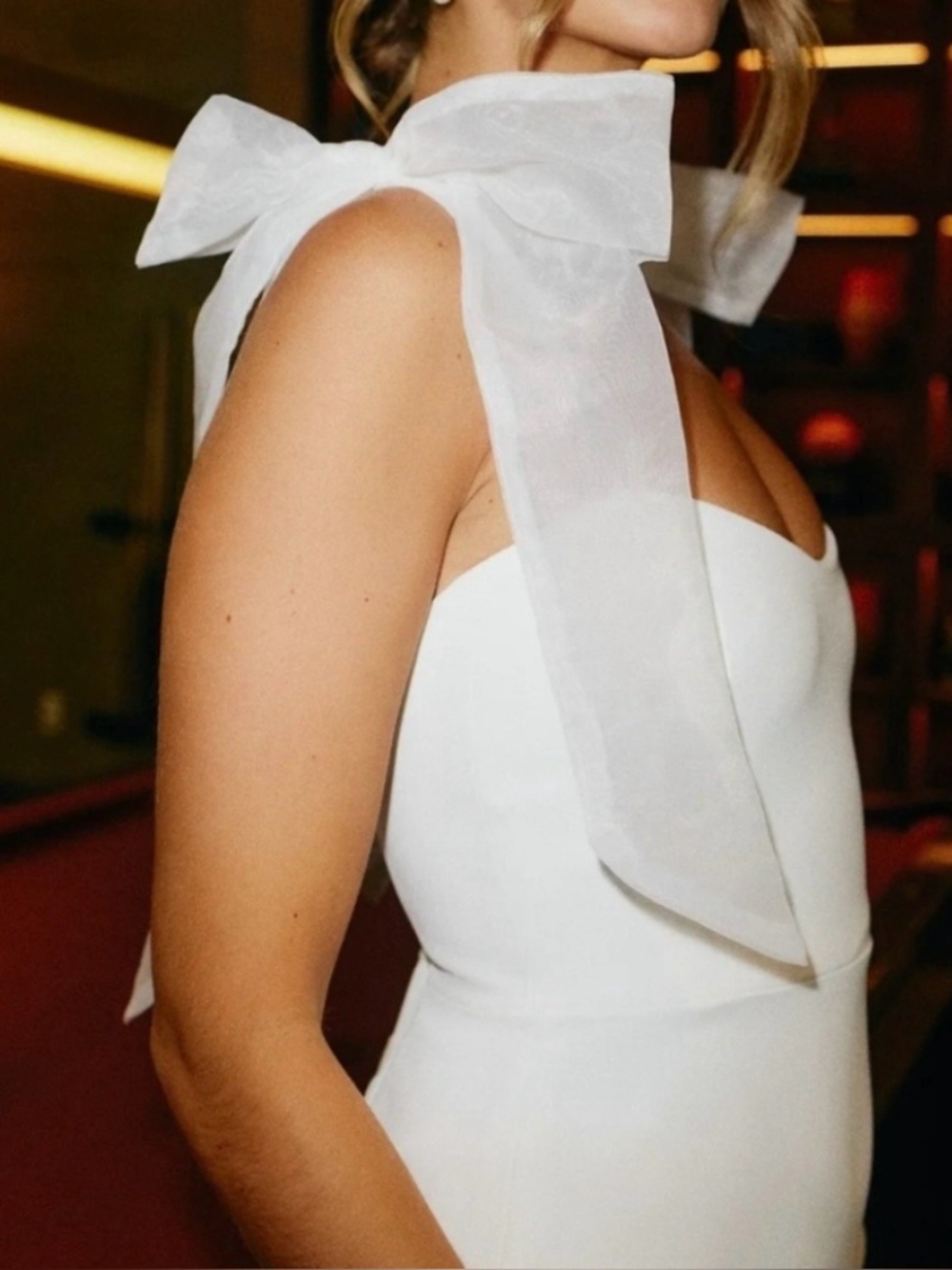 Elegant White Bow-Shoulder Strapless Dress